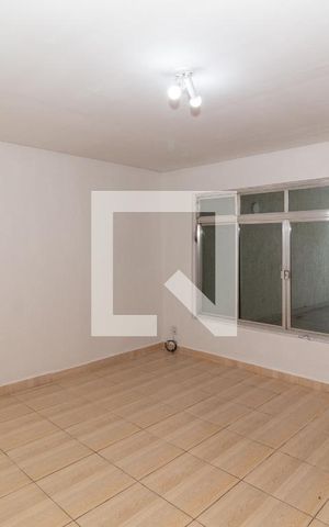 Casa para alugar com 120m², 2 quartos e 2 vagasSala