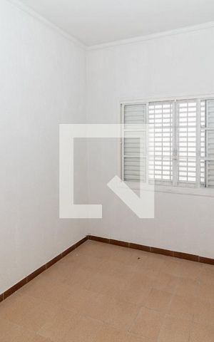Casa para alugar com 120m², 2 quartos e 2 vagasQuarto 1