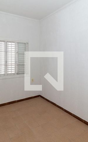 Casa para alugar com 120m², 2 quartos e 2 vagasQuarto 1