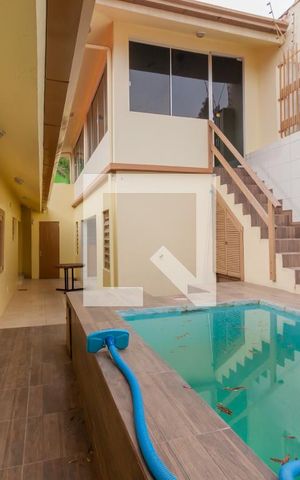 Casa à venda com 300m², 5 quartos e 2 vagas Casa à venda com 300m², 5 quartos e 2 vagasÁrea externa