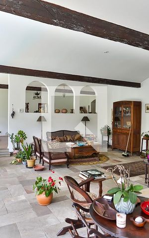 Casa à venda com 333m², 4 quartos e 4 vagas Casa à venda com 333m², 4 quartos e 4 vagassala 2