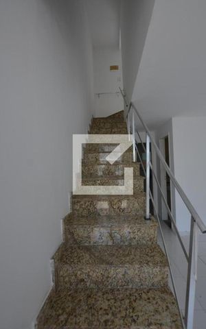 Apartamento à venda com 65m², 2 quartos e 1 vagaEscada