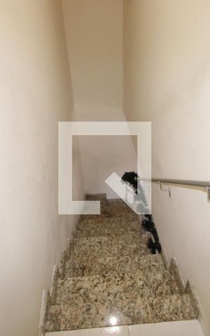 Casa de condomínio à venda com 80m², 2 quartos e 2 vagasEscada