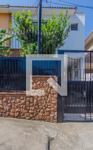 Casa à venda com 200m², 4 quartos e 8 vagas Casa à venda com 200m², 4 quartos e 8 vagasFachada