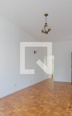 Casa à venda com 200m², 4 quartos e 8 vagas Casa à venda com 200m², 4 quartos e 8 vagasSala