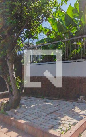 Casa à venda com 200m², 4 quartos e 8 vagas Casa à venda com 200m², 4 quartos e 8 vagasJardim