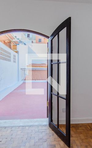 Casa à venda com 200m², 4 quartos e 8 vagas Casa à venda com 200m², 4 quartos e 8 vagasSuíte 3