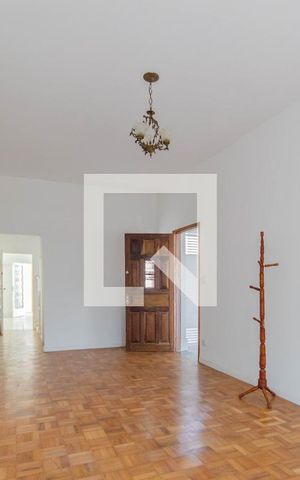 Casa à venda com 200m², 4 quartos e 8 vagas Casa à venda com 200m², 4 quartos e 8 vagasSala