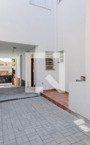 Casa à venda com 200m², 4 quartos e 8 vagas Casa à venda com 200m², 4 quartos e 8 vagasQuintal