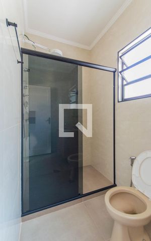 Casa à venda com 200m², 4 quartos e 8 vagas Casa à venda com 200m², 4 quartos e 8 vagasBanheiro da Suíte 3