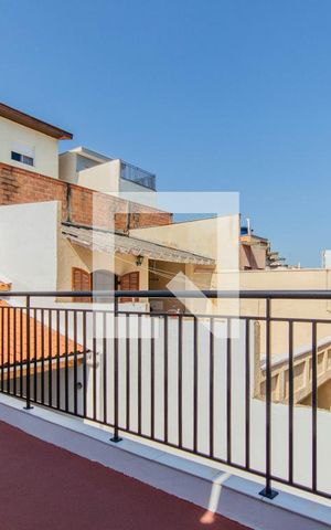 Casa à venda com 200m², 4 quartos e 8 vagas Casa à venda com 200m², 4 quartos e 8 vagasTerraço