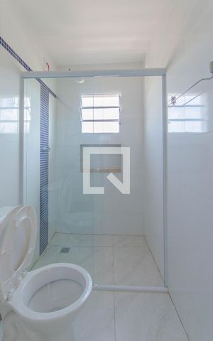 Casa à venda com 200m², 4 quartos e 8 vagas Casa à venda com 200m², 4 quartos e 8 vagasBanheiro da Suíte 2