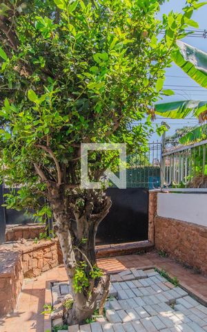 Casa à venda com 200m², 4 quartos e 8 vagas Casa à venda com 200m², 4 quartos e 8 vagasJardim