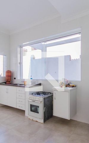 Casa à venda com 200m², 4 quartos e 8 vagas Casa à venda com 200m², 4 quartos e 8 vagasCozinha