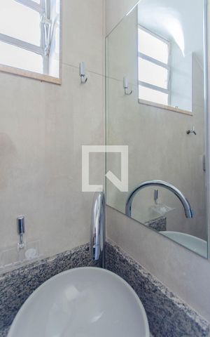 Casa à venda com 200m², 4 quartos e 8 vagas Casa à venda com 200m², 4 quartos e 8 vagasLavabo