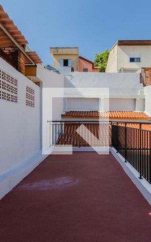 Casa à venda com 200m², 4 quartos e 8 vagas Casa à venda com 200m², 4 quartos e 8 vagasTerraço