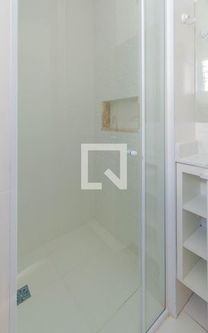 Casa à venda com 200m², 4 quartos e 8 vagas Casa à venda com 200m², 4 quartos e 8 vagasBanheiro da Edícula