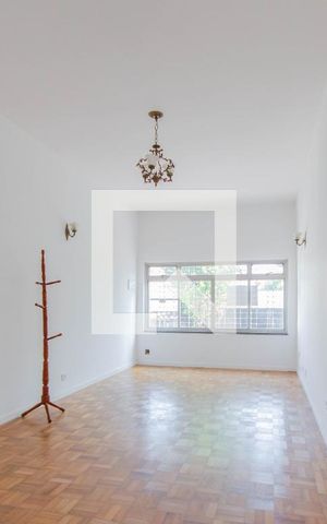 Casa à venda com 200m², 4 quartos e 8 vagas Casa à venda com 200m², 4 quartos e 8 vagasSala