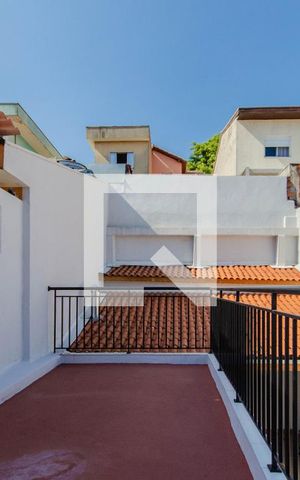 Casa à venda com 200m², 4 quartos e 8 vagas Casa à venda com 200m², 4 quartos e 8 vagasTerraço