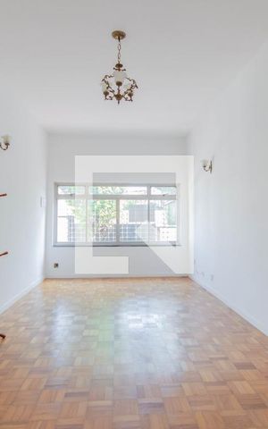 Casa à venda com 200m², 4 quartos e 8 vagas Casa à venda com 200m², 4 quartos e 8 vagasSala