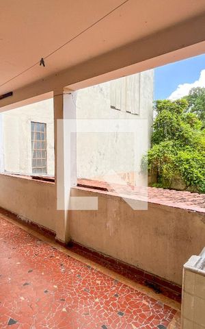 Casa à venda com 328m², 11 quartos e 2 vagas Casa à venda com 328m², 11 quartos e 2 vagasCasa 3 Área de Serviço