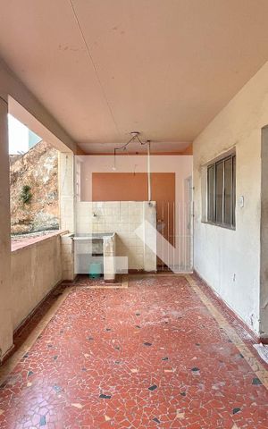 Casa à venda com 328m², 11 quartos e 2 vagas Casa à venda com 328m², 11 quartos e 2 vagasCasa 3 Área de Serviço