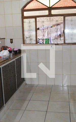 Casa à venda com 180m², 2 quartos e 2 vagas Casa à venda com 180m², 2 quartos e 2 vagasCozinha