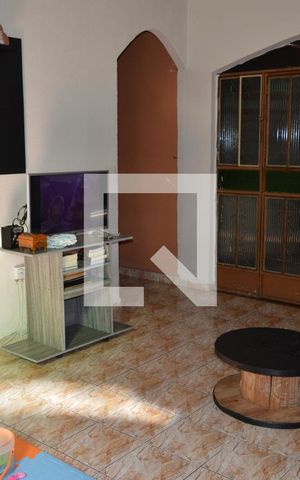 Casa à venda com 180m², 2 quartos e 2 vagas Casa à venda com 180m², 2 quartos e 2 vagasSala
