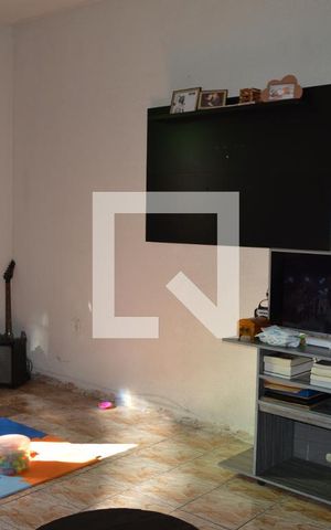 Casa à venda com 180m², 2 quartos e 2 vagas Casa à venda com 180m², 2 quartos e 2 vagasSala