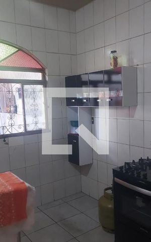 Casa à venda com 180m², 2 quartos e 2 vagas Casa à venda com 180m², 2 quartos e 2 vagasCozinha