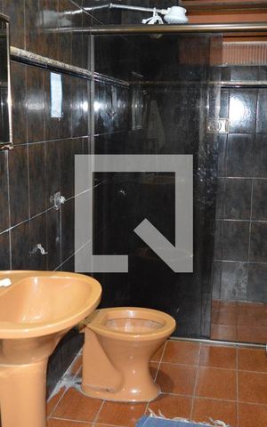 Casa à venda com 180m², 2 quartos e 2 vagas Casa à venda com 180m², 2 quartos e 2 vagasBanheiro