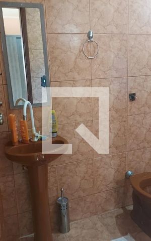 Casa à venda com 180m², 2 quartos e 2 vagas Casa à venda com 180m², 2 quartos e 2 vagasBanheiro / Área de Serviço
