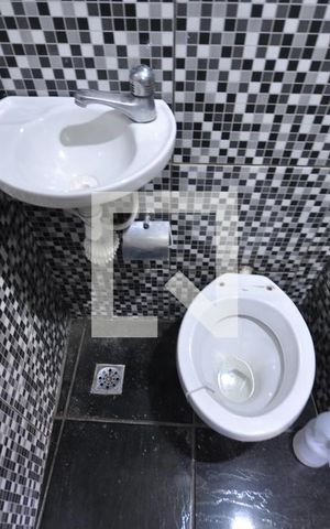 Casa à venda com 200m², 3 quartos e 2 vagasBanheiro de serviço