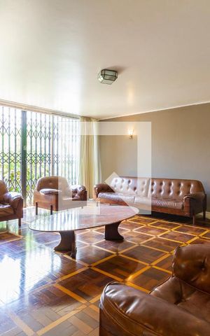 Casa à venda com 370m², 3 quartos e 5 vagasSala