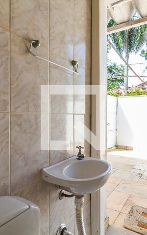 Casa à venda com 370m², 3 quartos e 5 vagasÁrea de Serviço - Banheiro