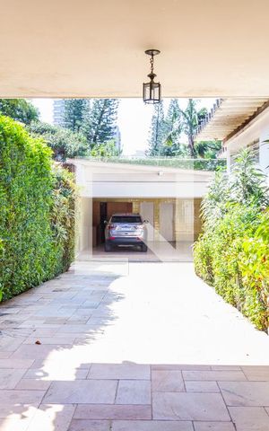 Casa à venda com 370m², 3 quartos e 5 vagasQuintal