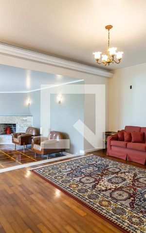 Casa à venda com 370m², 3 quartos e 5 vagasSala