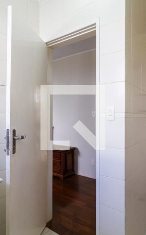 Casa à venda com 370m², 3 quartos e 5 vagasBanheiro da Suíte 1