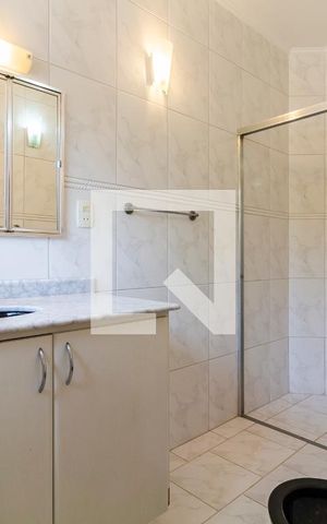 Casa à venda com 370m², 3 quartos e 5 vagasBanheiro da Suíte 2