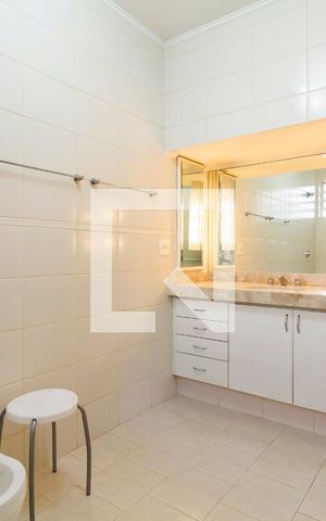Casa à venda com 370m², 3 quartos e 5 vagasBanheiro da Suíte 3