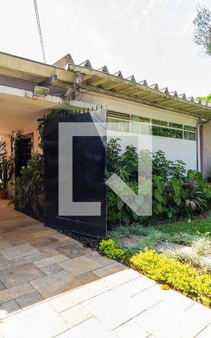 Casa à venda com 370m², 3 quartos e 5 vagasQuintal
