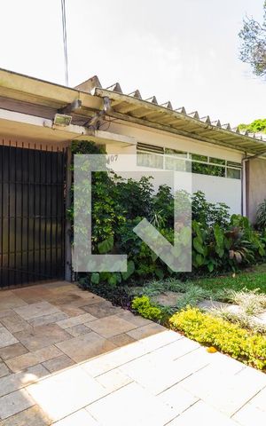 Casa à venda com 370m², 3 quartos e 5 vagasQuintal