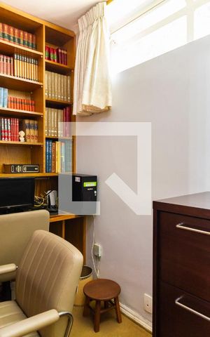 Casa à venda com 370m², 3 quartos e 5 vagasEscritório
