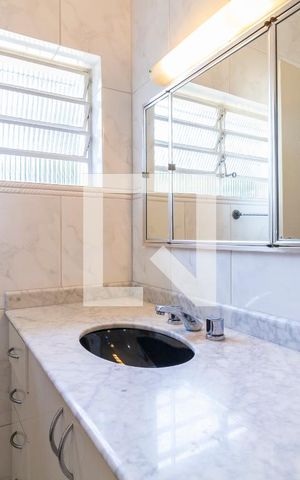 Casa à venda com 370m², 3 quartos e 5 vagasBanheiro da Suíte 2