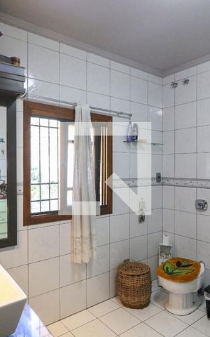 Casa para alugar com 200m², 4 quartos e 3 vagas Casa para alugar com 200m², 4 quartos e 3 vagasBanheiro da Suíte 1