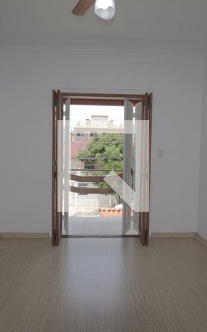 Casa à venda com 200m², 4 quartos e 2 vagasQuarto 4