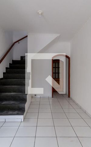 Casa à venda com 200m², 3 quartos e 2 vagas Casa à venda com 200m², 3 quartos e 2 vagasSala