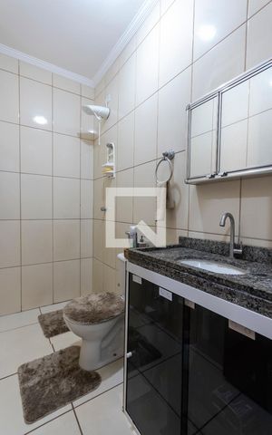 Casa de condomínio para alugar com 120m², 2 quartos e 2 vagas Casa de condomínio para alugar com 120m², 2 quartos e 2 vagasBanhei
