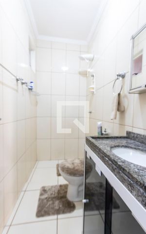 Casa de condomínio para alugar com 120m², 2 quartos e 2 vagas Casa de condomínio para alugar com 120m², 2 quartos e 2 vagasBanheiro