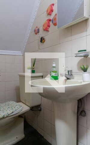 Casa à venda com 240m², 4 quartos e 6 vagas Casa à venda com 240m², 4 quartos e 6 vagasBanheiro de Serviço